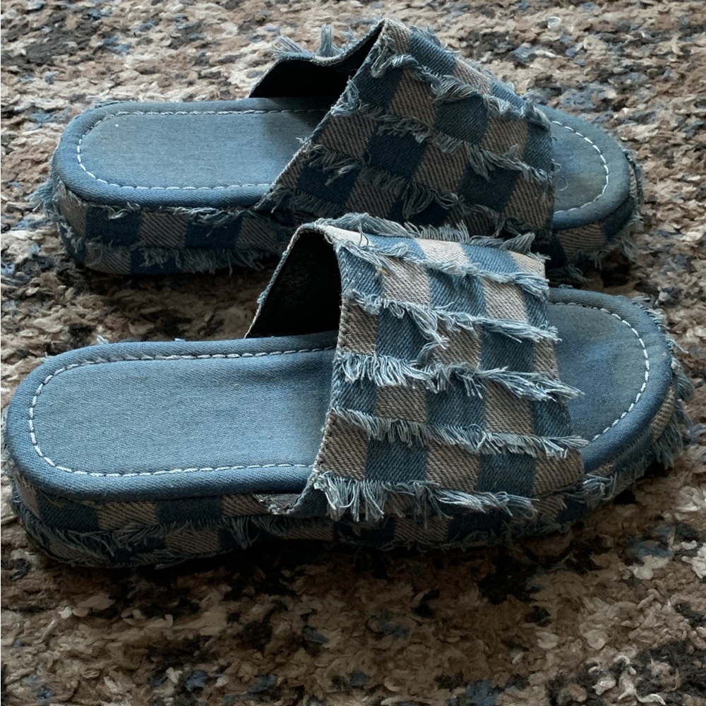 Platform sandals